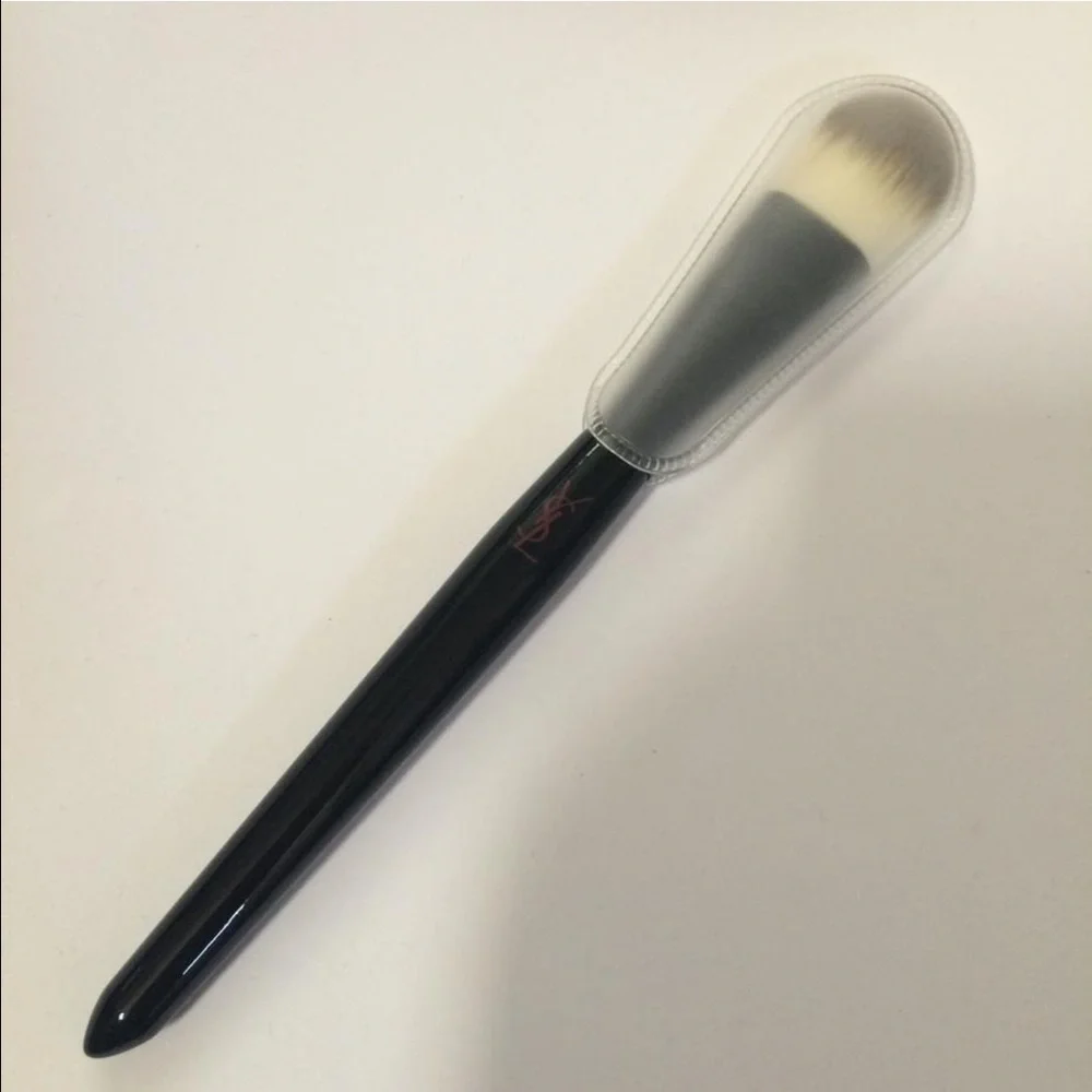 Hold NEW YSL foundation brush made in France